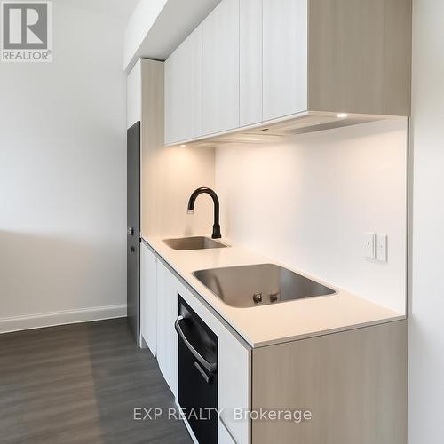 309 - 2495 Eglinton Avenue W, Mississauga, ON - Indoor Photo Showing Kitchen