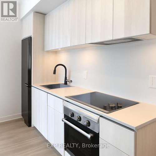 309 - 2495 Eglinton Avenue W, Mississauga, ON - Indoor Photo Showing Kitchen