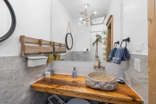 Bathroom - 7506 Av. Casgrain, Montréal (Villeray/Saint-Michel/Parc-Extension), QC - Indoor Photo Showing Bathroom