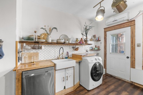 Kitchen - 7506 Av. Casgrain, Montréal (Villeray/Saint-Michel/Parc-Extension), QC - Indoor Photo Showing Laundry Room