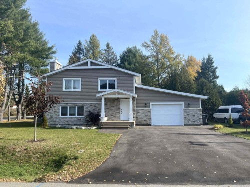 345 Rue des Rochers  Sainte-Adèle, QC J8B 1P7