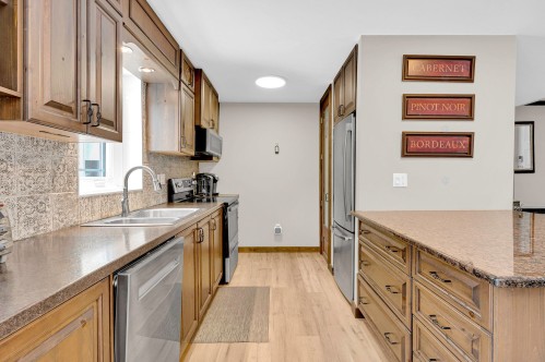 Cuisine - 345 Rue Des Rochers, Sainte-Adèle, QC - Indoor Photo Showing Kitchen With Double Sink