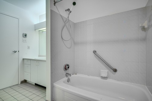 Salle de bains - 310-305 Rue Laviolette, Saint-Jérôme, QC - Indoor Photo Showing Bathroom