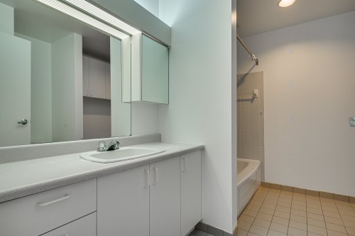 Salle de bains - 310-305 Rue Laviolette, Saint-Jérôme, QC - Indoor Photo Showing Bathroom
