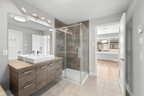 Master Bathroom - 17670 Rue De Chenonceau, Mirabel, QC - Indoor Photo Showing Bathroom