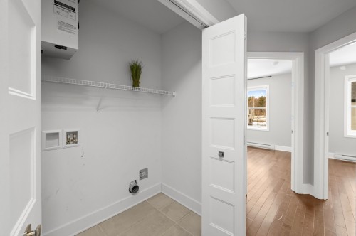 Laundry - 17670 Rue De Chenonceau, Mirabel, QC - Indoor