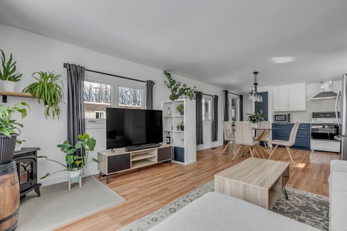 Salon - 1022 Rue Alainbourg, Lévis (Les Chutes-De-La-Chaudière-Est), QC - Indoor Photo Showing Living Room