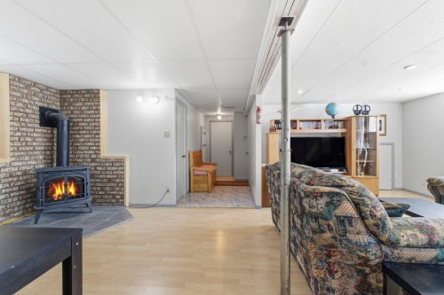 Salle familiale - 217 Rue Tassé, Saint-Eustache, QC - Indoor With Fireplace