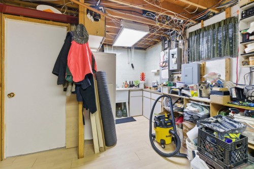 Atelier - 217 Rue Tassé, Saint-Eustache, QC - Indoor Photo Showing Basement