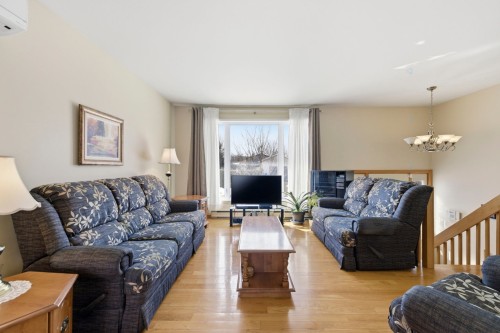 Salon - 217 Rue Tassé, Saint-Eustache, QC - Indoor Photo Showing Living Room