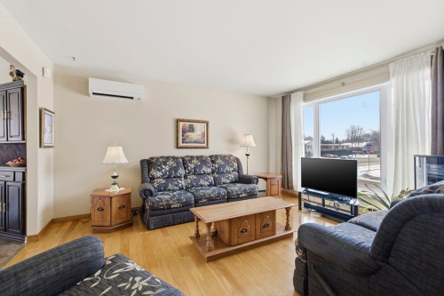 Salon - 217 Rue Tassé, Saint-Eustache, QC - Indoor Photo Showing Living Room