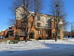 6-6030 Rue Gabrielle-Roy Longueuil (Saint-Hubert), QC J3Y 9B9