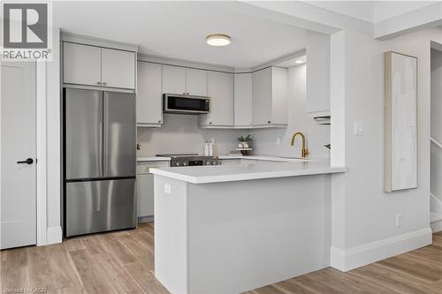 330 East 15Th Street, Hamilton, ON - Indoor Photo Showing Kitchen