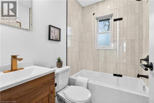 330 East 15Th Street, Hamilton, ON - Indoor Photo Showing Bathroom