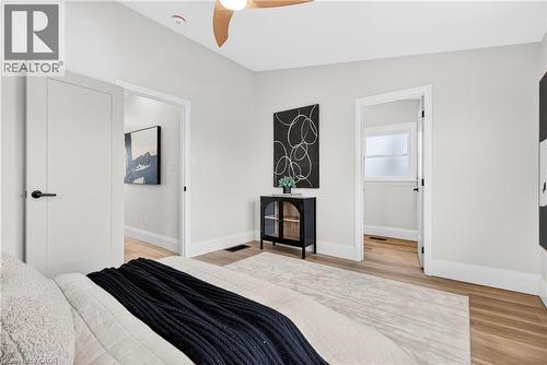 330 East 15Th Street, Hamilton, ON - Indoor Photo Showing Bedroom
