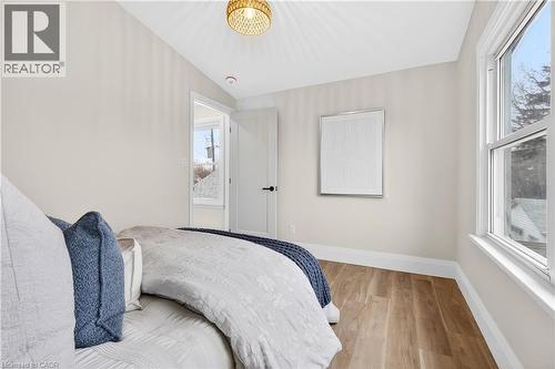 330 East 15Th Street, Hamilton, ON - Indoor Photo Showing Bedroom