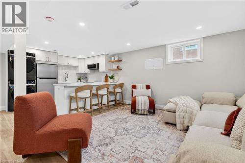 330 East 15Th Street, Hamilton, ON - Indoor Photo Showing Living Room