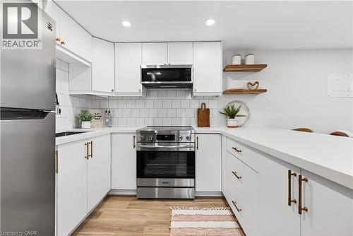 330 East 15Th Street, Hamilton, ON - Indoor Photo Showing Kitchen