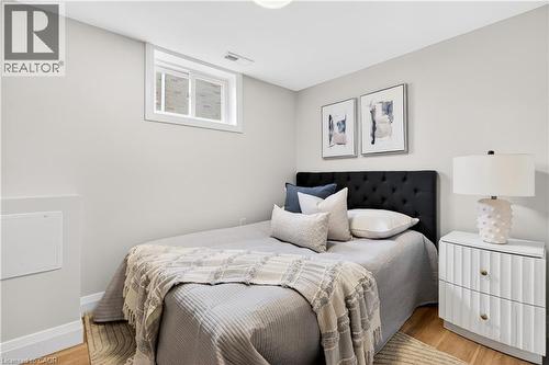 330 East 15Th Street, Hamilton, ON - Indoor Photo Showing Bedroom