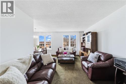 222 Greencedar Drive, Hamilton, ON - Indoor Photo Showing Living Room