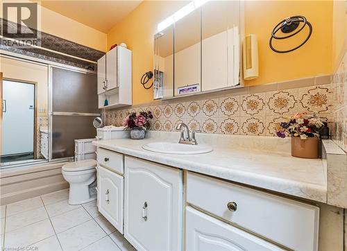 222 Greencedar Drive, Hamilton, ON - Indoor Photo Showing Bathroom