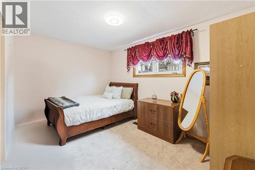 222 Greencedar Drive, Hamilton, ON - Indoor Photo Showing Bedroom