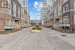 57 - 31 HONEYCRISP CRESCENT Vaughan, ON L4K 0N6