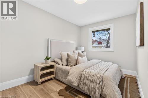 330 East 15Th Street, Hamilton, ON - Indoor Photo Showing Bedroom