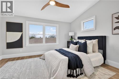330 East 15Th Street, Hamilton, ON - Indoor Photo Showing Bedroom