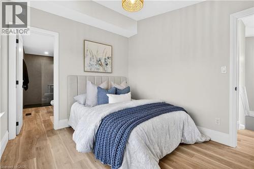 330 East 15Th Street, Hamilton, ON - Indoor Photo Showing Bedroom