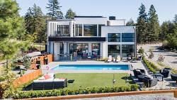 722 Highpointe Place Kelowna, BC V1V 2Y3