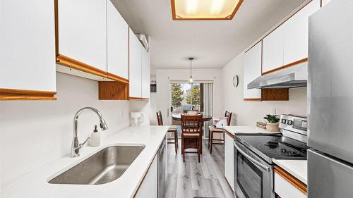 207-2035 Baron Road, Kelowna, BC - Indoor Photo Showing Kitchen