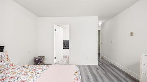 207-2035 Baron Road, Kelowna, BC - Indoor Photo Showing Bedroom