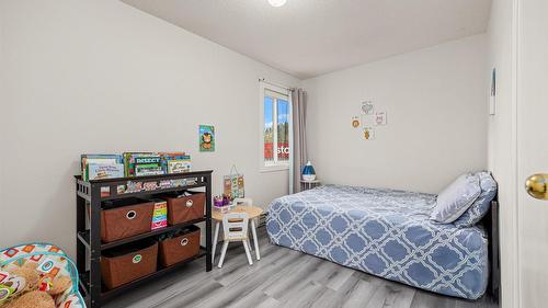 207-2035 Baron Road, Kelowna, BC - Indoor Photo Showing Bedroom