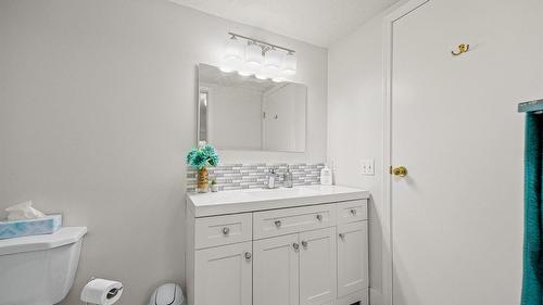 207-2035 Baron Road, Kelowna, BC - Indoor Photo Showing Bathroom