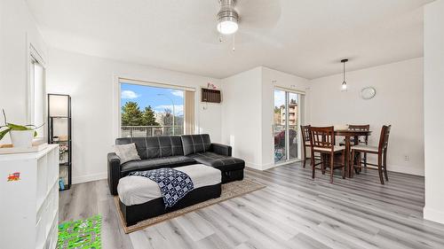 207-2035 Baron Road, Kelowna, BC - Indoor Photo Showing Living Room