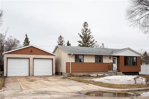 12 Cranbrook BAY  Winnipeg, MB R2C 0N9