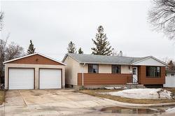 12 Cranbrook BAY  Winnipeg, MB R2C 0N9