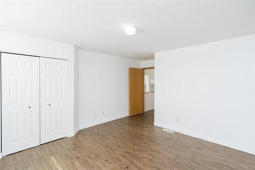 300 De La Seigneurie Blvd, Winnipeg, MB 