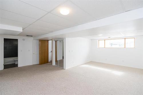 300 De La Seigneurie Blvd, Winnipeg, MB 