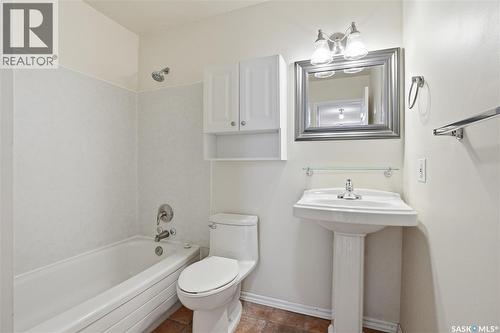 208B 4040 8Th Street E, Saskatoon, SK - Indoor Photo Showing Bathroom