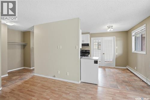 208B 4040 8Th Street E, Saskatoon, SK - Indoor Photo Showing Kitchen