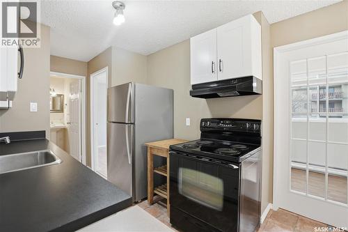 208B 4040 8Th Street E, Saskatoon, SK - Indoor Photo Showing Kitchen