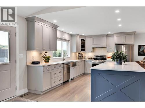 2740 Simms Place, Kamloops, BC - Indoor Photo Showing Kitchen With Upgraded Kitchen