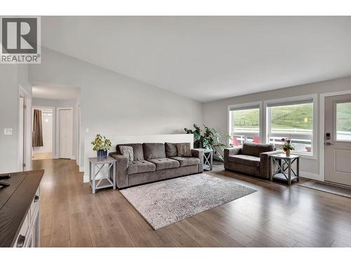 2740 Simms Place, Kamloops, BC - Indoor Photo Showing Living Room