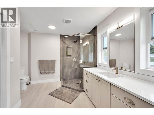 2740 Simms Place, Kamloops, BC - Indoor Photo Showing Bathroom