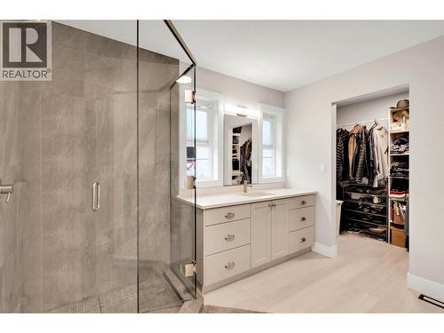 2740 Simms Place, Kamloops, BC - Indoor Photo Showing Bathroom