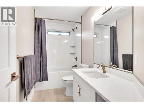 2740 Simms Place, Kamloops, BC - Indoor Photo Showing Bathroom