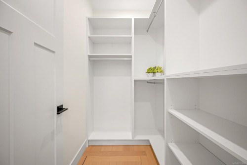 4-865 Grumman Pl, Comox, BC - Indoor With Storage
