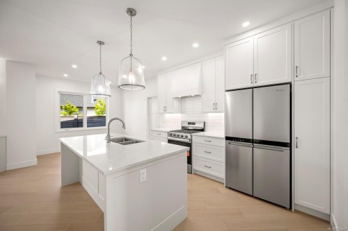 #3-865 Grumman Pl, Comox, BC - Indoor Photo Showing Kitchen With Stainless Steel Kitchen With Double Sink With Upgraded Kitchen